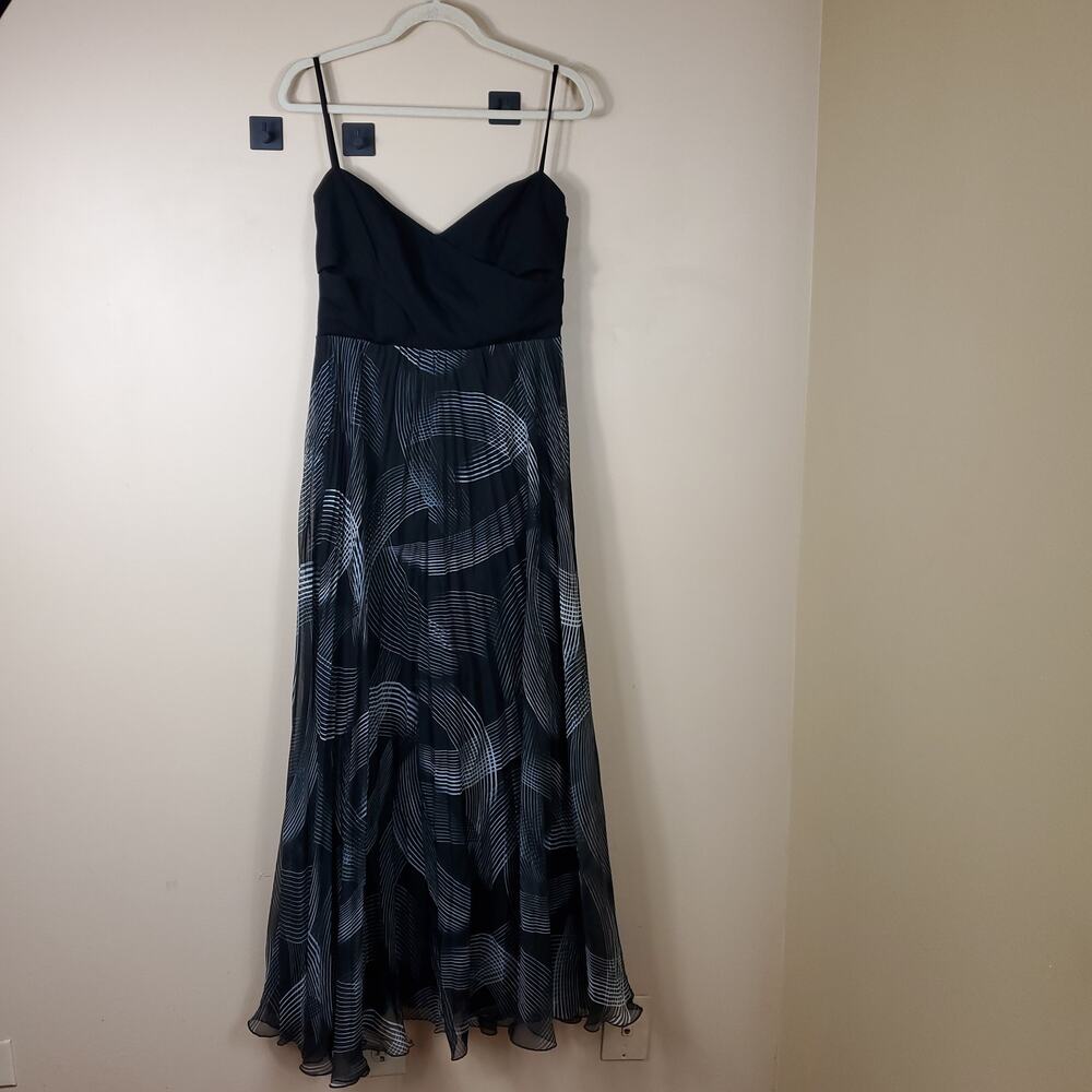 Laundry by Shelly Segal Sinuous Maxi Black/White Print Size 10